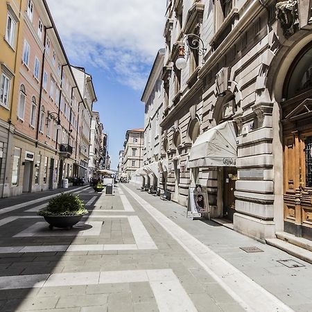 Residenza Degli Artisti Hotel Trieste Bagian luar foto