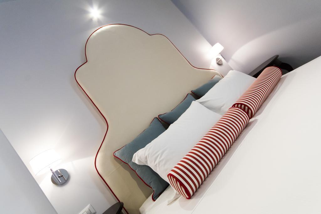 Residenza Degli Artisti Hotel Trieste Bagian luar foto