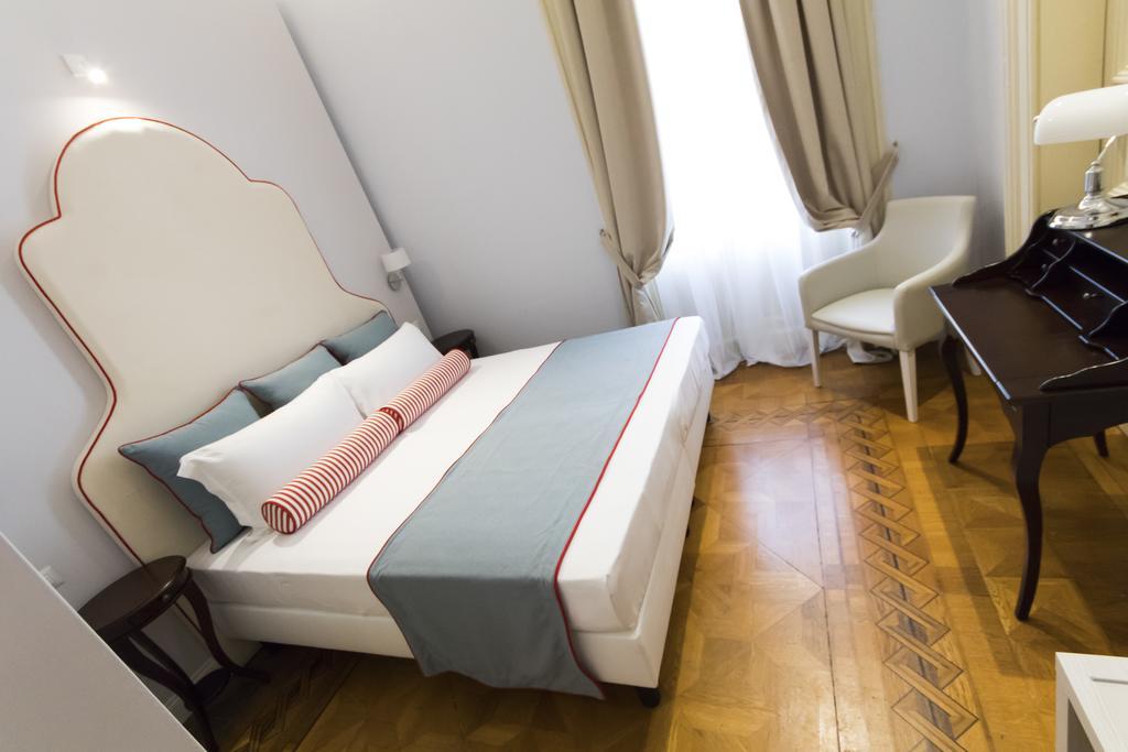 Residenza Degli Artisti Hotel Trieste Bagian luar foto