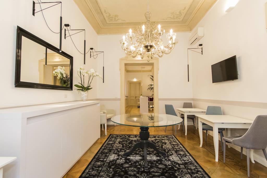 Residenza Degli Artisti Hotel Trieste Bagian luar foto