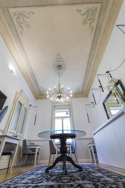 Residenza Degli Artisti Hotel Trieste Bagian luar foto