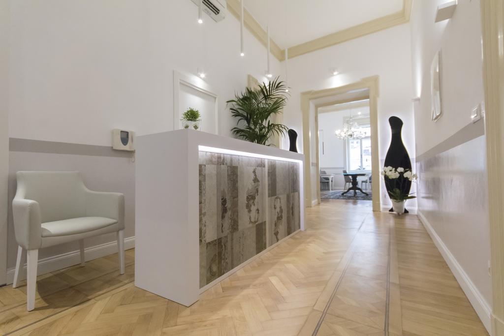 Residenza Degli Artisti Hotel Trieste Bagian luar foto