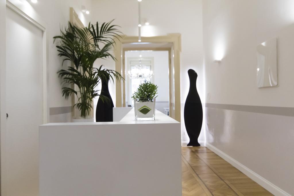 Residenza Degli Artisti Hotel Trieste Bagian luar foto