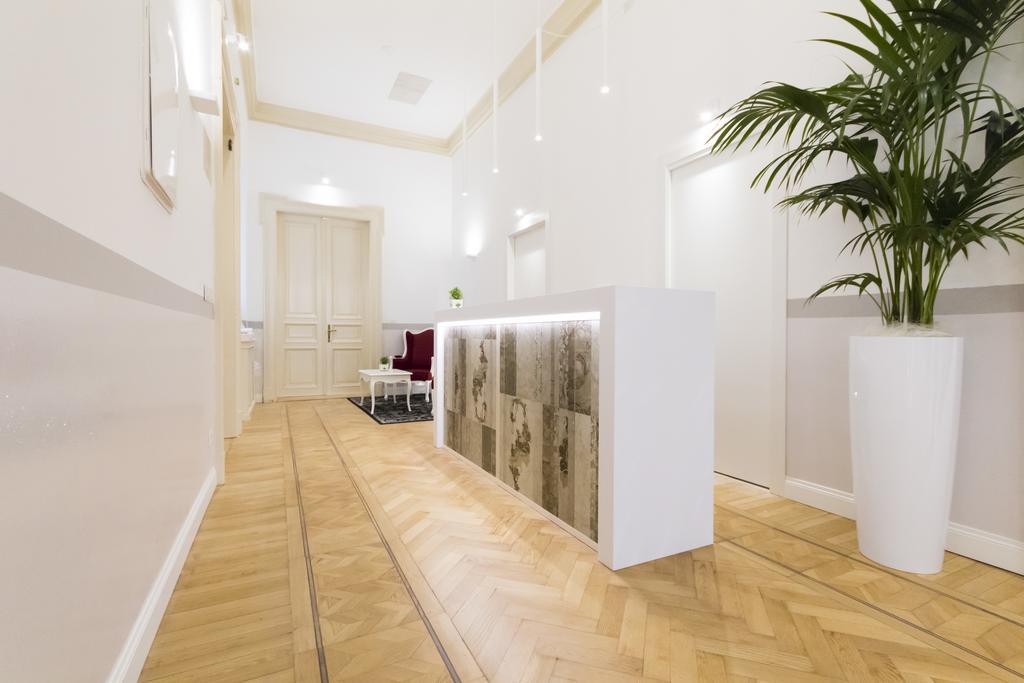 Residenza Degli Artisti Hotel Trieste Bagian luar foto