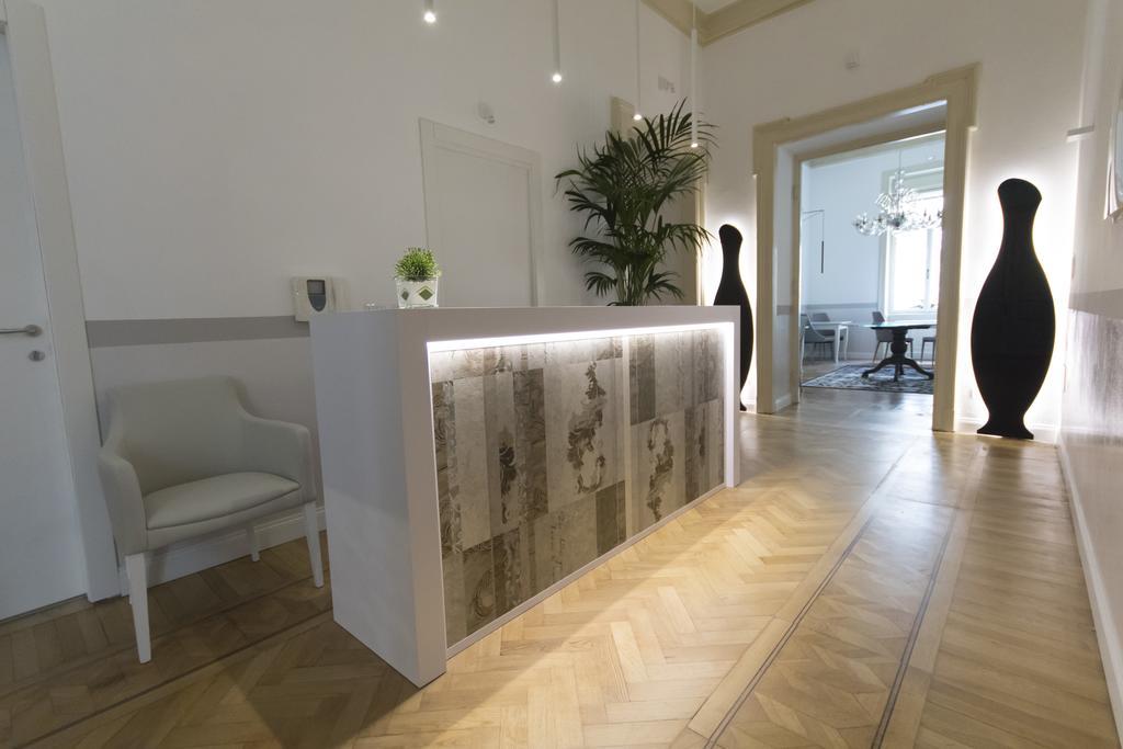 Residenza Degli Artisti Hotel Trieste Bagian luar foto